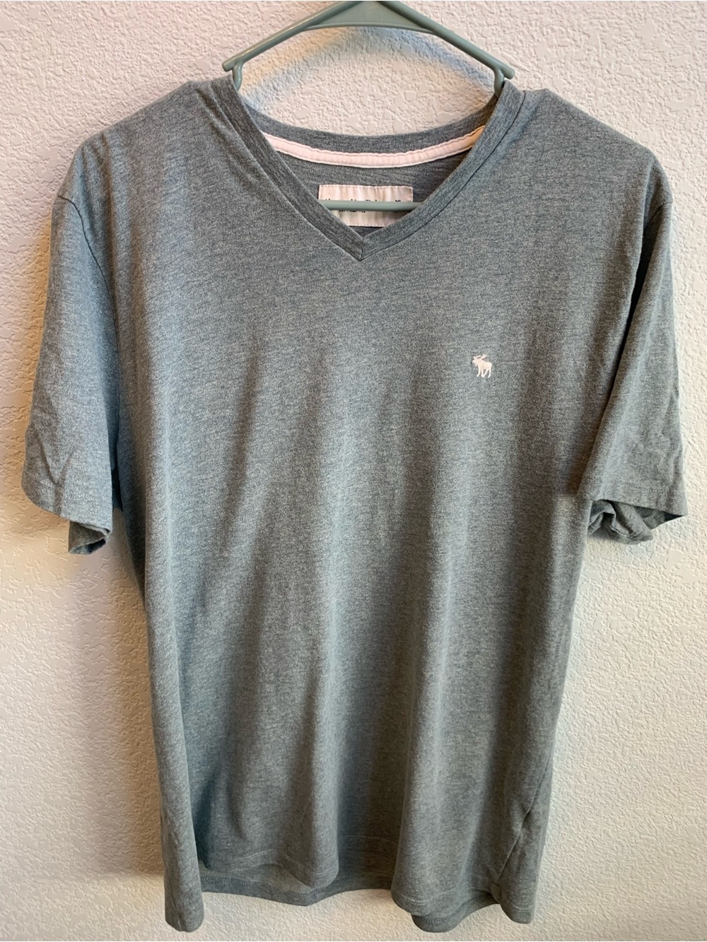 Abercrombie & Fitch Men's V-Neck Tee - Heather Gray